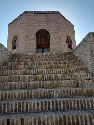 آرامگاه امیر اویس(سنگ سفید)