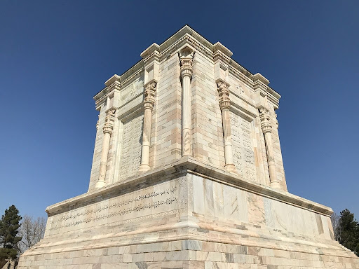 خشت و خورشید