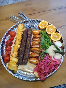 رستوران سنتی پارکینگ