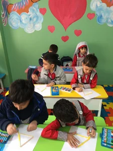 پیش‌دبستانی و دبستان دوره اول و دوم دخترانه نواندیشان خلاق