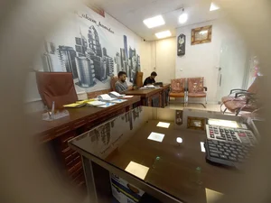 مشاورین املاک آکام شعبه همدان 3