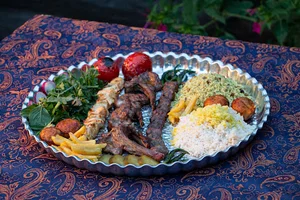 باغ و رستوران خودمونی