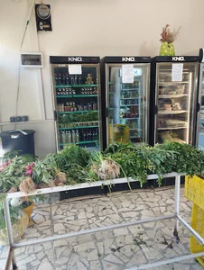 سبزی مارکت کلبه سبز(آمل)