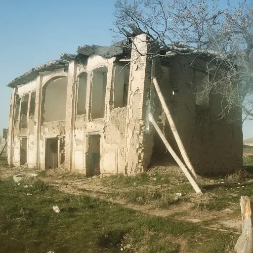 خانه و باغ یگانه