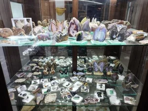 خانه گوهر و سنگ 4