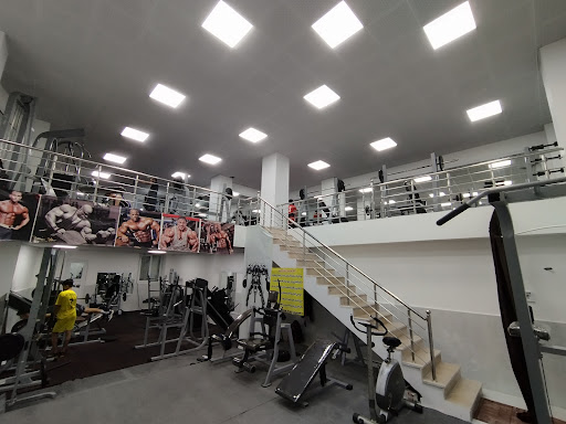 باشگاه بدنسازی طلایی(GOLD'S GYM)