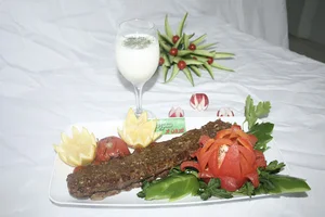 بیرون بر سفره سبز