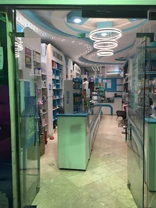 داروخانه دکتر مومنی
