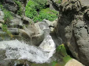آبشار روستای نیق هوراند