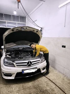 تعمیرگاه اتومومبیل وحید