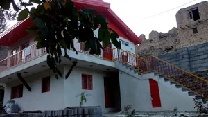 اقامتگاه بومگردی گلوسنگ کلیبر