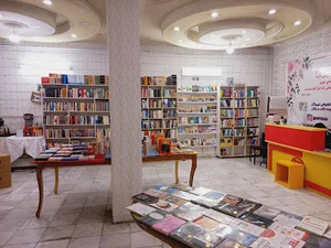 کتاب فروشی نیپیکان