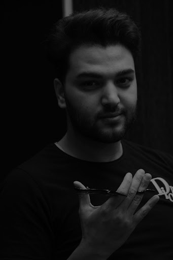 آرایشگاه چهره جدید.( دانیال بوستانی)