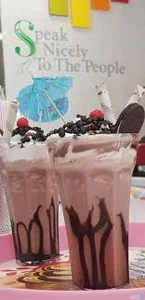 آبمیوه بستنی و شیرینی مصطفی