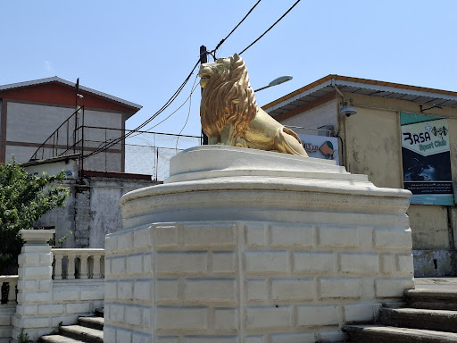 مجسمه شیر سنگی