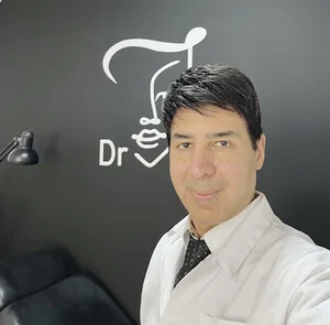 دکتر جاوید