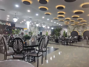رستوران و روف گاردن اشراق