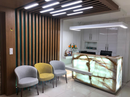 مطب دندانپزشکی دکتر ایمان صالحی