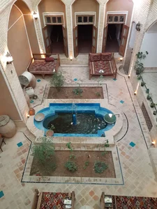 رستوران سنتی عمارت عقیق 4