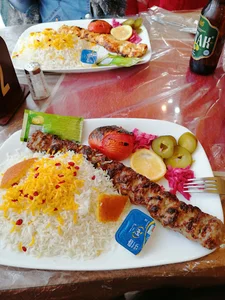 رستوران و مهمانپذیر گلستان