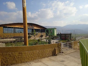 کافه رستوران بام‌لَند ⛰️