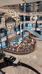 بلوم هال - Bloom Hall