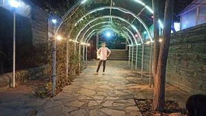 کافه رستوران شب نشین.
