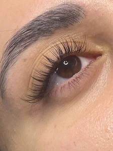 اکستنشن مژه زهرا میرزایی