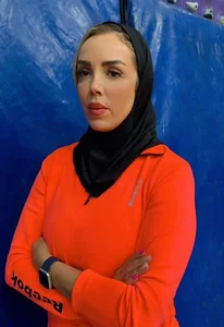 آموزش والیبال دختران بتیس