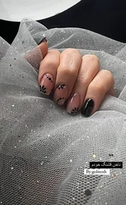 خدمات تخصصی ناخن گلی 5