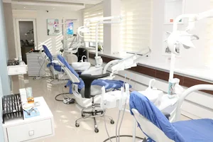 دکتر حمیدرضا فلاحی جراح دهان، فک و صورت ، ایمپلنت