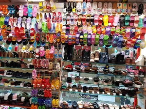 فروشگاه کفش و صندل آبرنگ