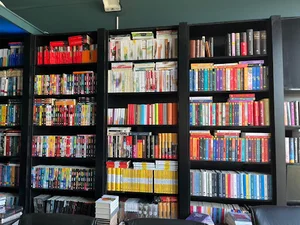 کتابفروشی نجواگر