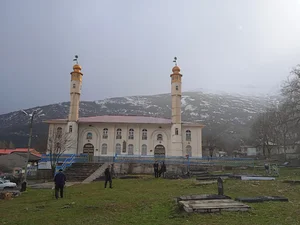 مسجد آدینه