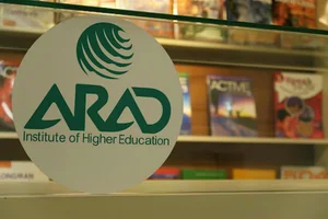 موسسه آموزش عالی زبانهای خارجی آراد