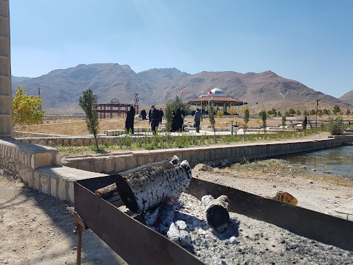 پارک انقلاب (چشمه چُغُر سیاه)