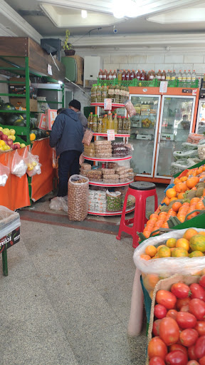 Andishe Grocery's میوه‌فروشی اندیشه