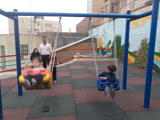 زمین بازی کودکان