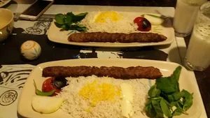 رستوران سنتی هزار دستان 3