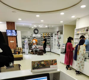 مرکز تخصصی کاشت ناخن نازی 3