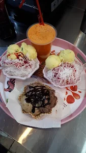 کافه بستنی گُلبرگْ