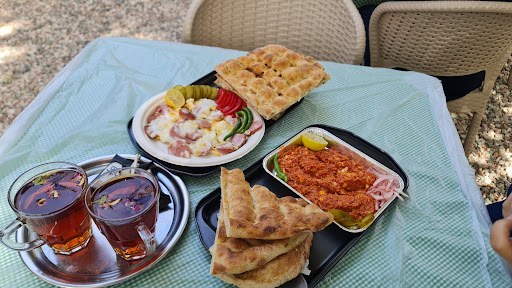 کافه رستوران شمعدونی
