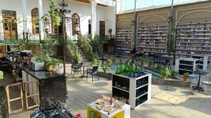 کافه کتاب فرهنگان