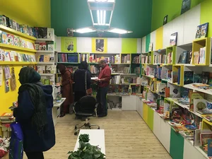 كتابفروشی شب‌تاب