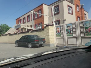 آموزشگاه دوازده کلاسی موئد حسینی صدر