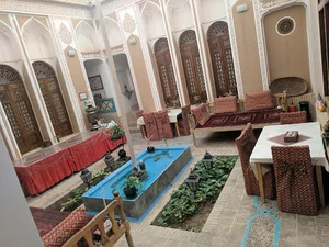 هتل تاریخی لب خندق