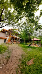 مسافرکاشانه سعادت ماکلوان
