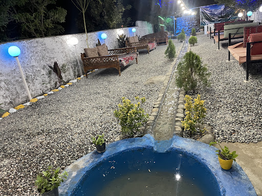 کافه باغ قلعه دختر