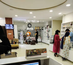 فروشگاه شرفی(فروش لوازم تخصصی کاشت ناخن)
