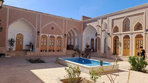 اقامتگاه بومگردی سنتی پنجه افتاب اردستان